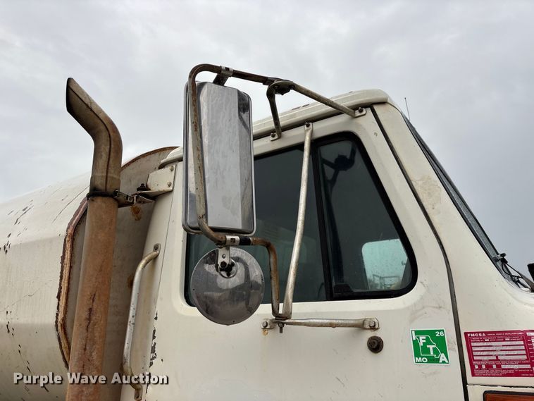 image for item FG0405 1992 International 4900 water truck