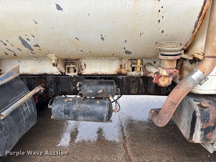 image for item FG0405 1992 International 4900 water truck