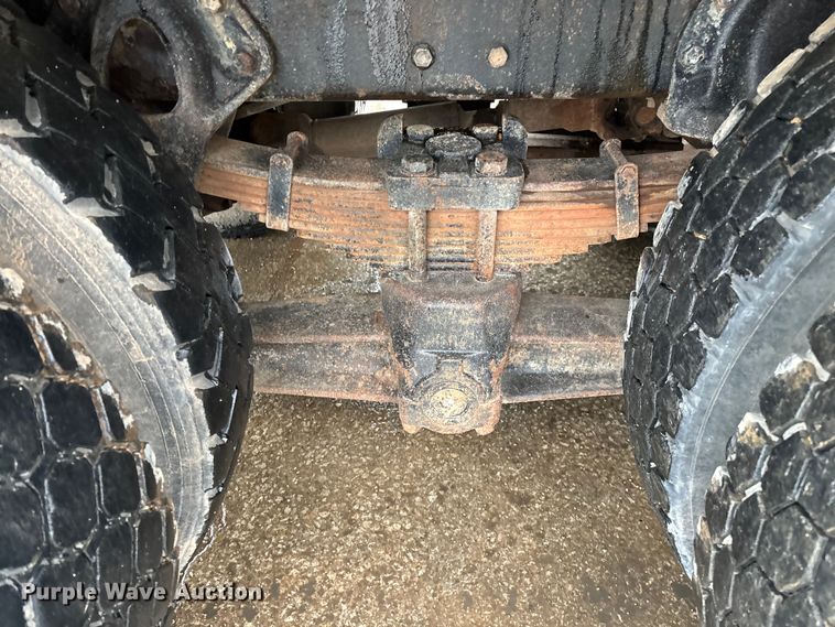image for item FG0405 1992 International 4900 water truck