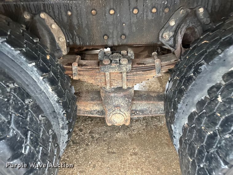 image for item FG0405 1992 International 4900 water truck