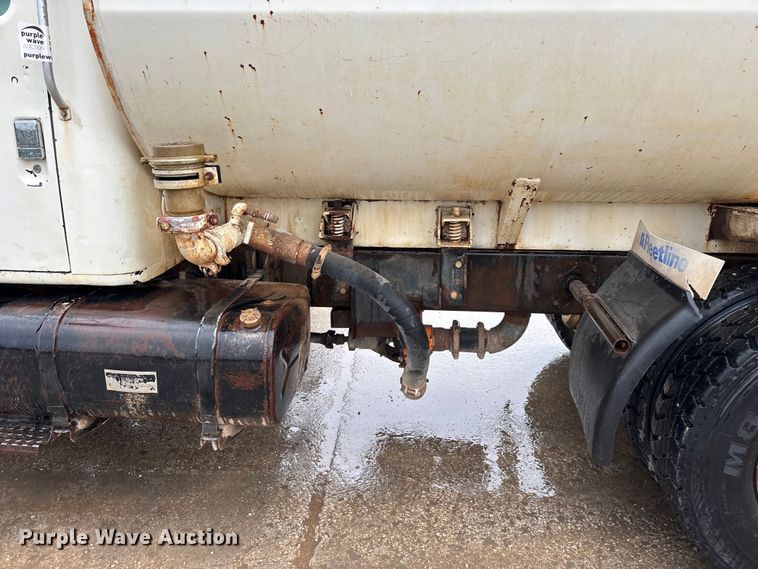 image for item FG0405 1992 International 4900 water truck