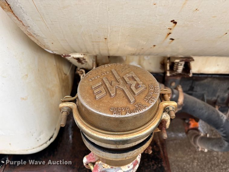 image for item FG0405 1992 International 4900 water truck