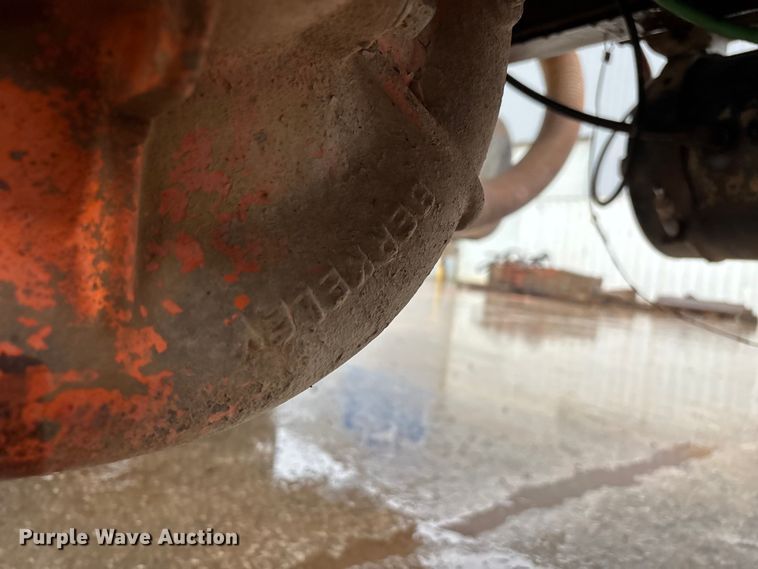 image for item FG0405 1992 International 4900 water truck