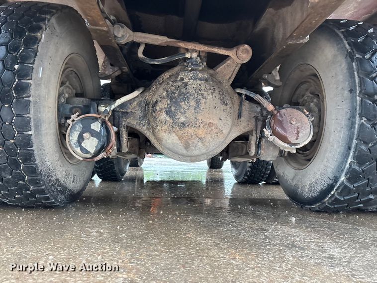 image for item FG0405 1992 International 4900 water truck