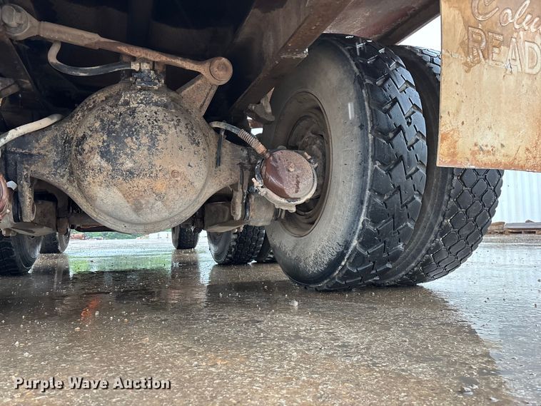 image for item FG0405 1992 International 4900 water truck