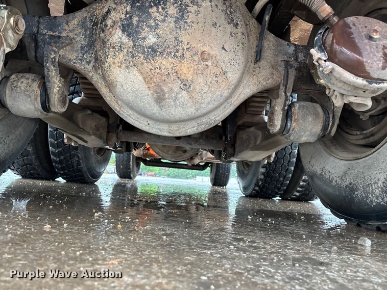 image for item FG0405 1992 International 4900 water truck
