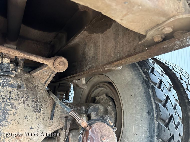 image for item FG0405 1992 International 4900 water truck