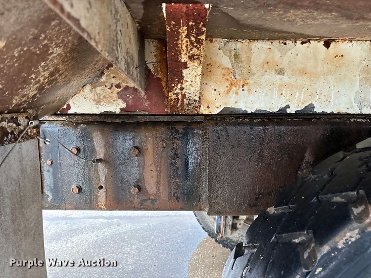 image for item FG0405 1992 International 4900 water truck