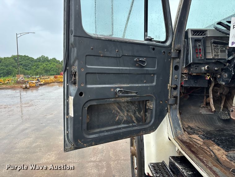 image for item FG0405 1992 International 4900 water truck