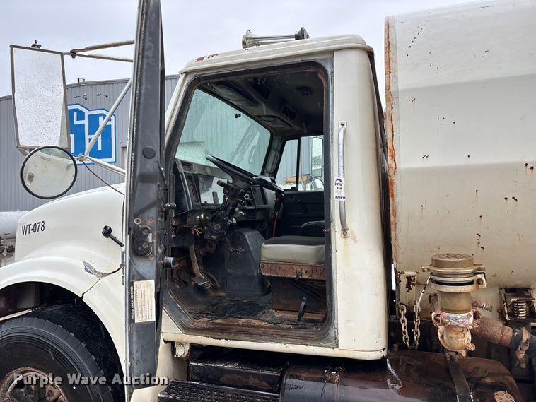 image for item FG0405 1992 International 4900 water truck
