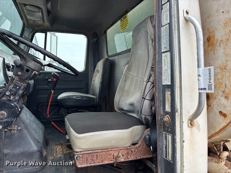 image for item FG0405 1992 International 4900 water truck