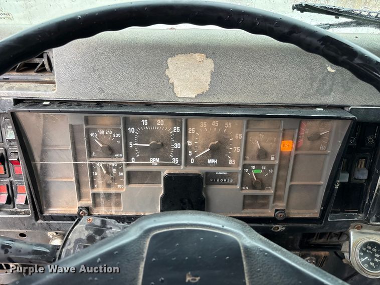 image for item FG0405 1992 International 4900 water truck