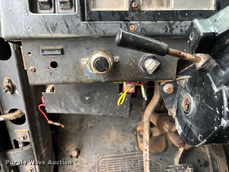 image for item FG0405 1992 International 4900 water truck