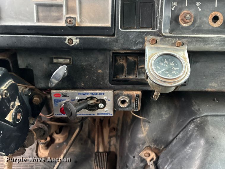 image for item FG0405 1992 International 4900 water truck