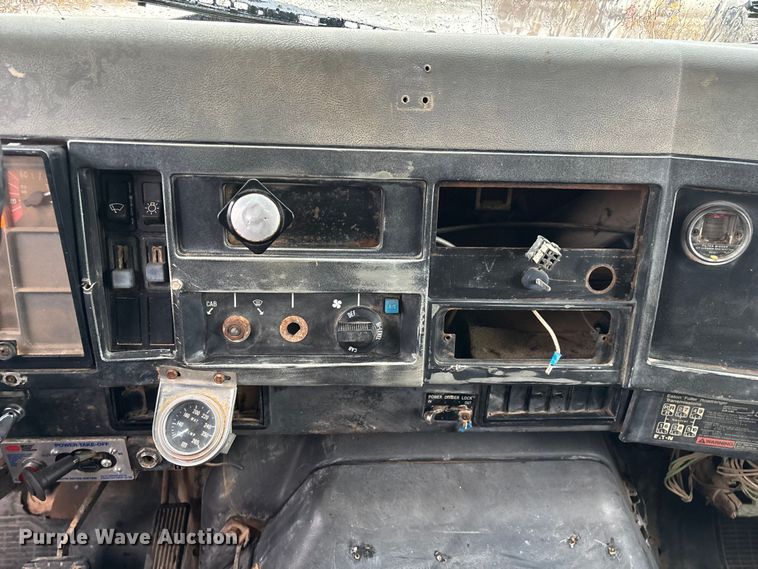 image for item FG0405 1992 International 4900 water truck