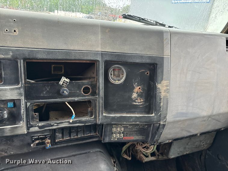 image for item FG0405 1992 International 4900 water truck