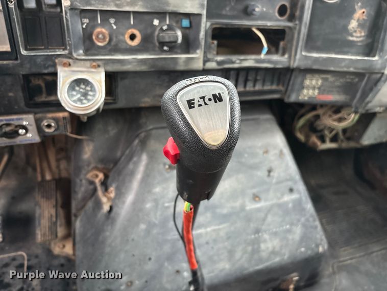 image for item FG0405 1992 International 4900 water truck