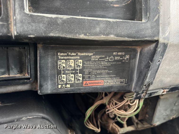 image for item FG0405 1992 International 4900 water truck