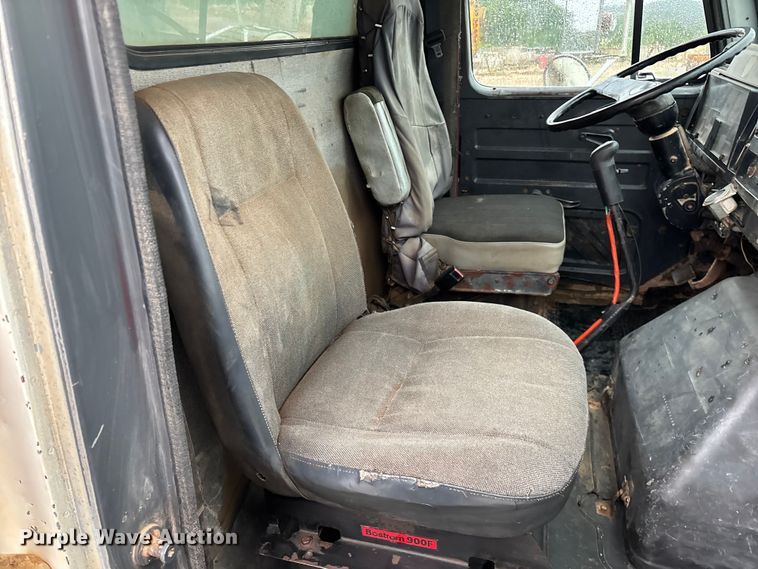 image for item FG0405 1992 International 4900 water truck