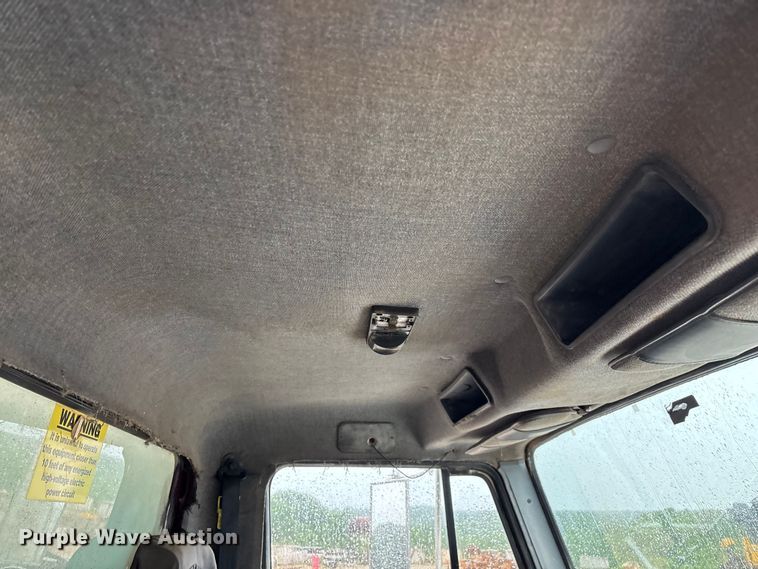 image for item FG0405 1992 International 4900 water truck