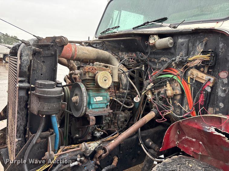 image for item FG0405 1992 International 4900 water truck