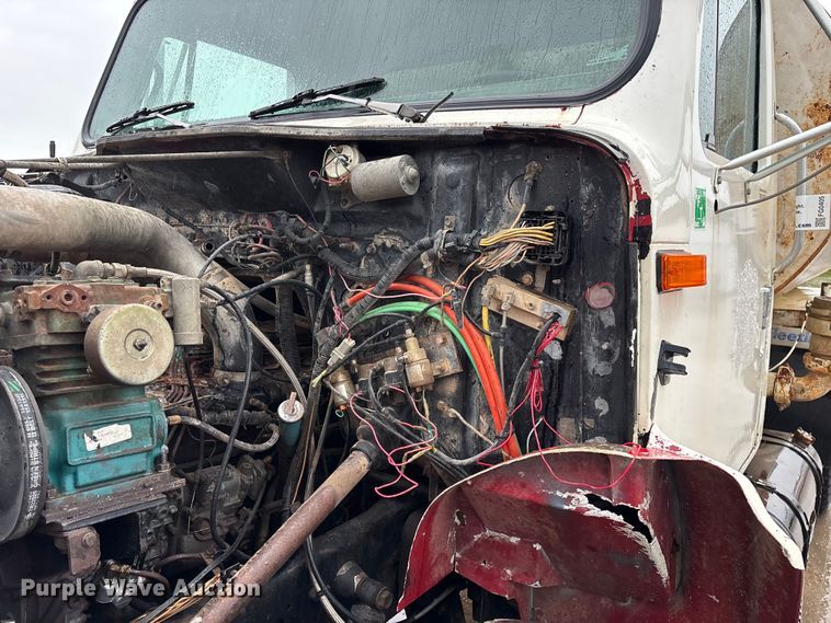 image for item FG0405 1992 International 4900 water truck