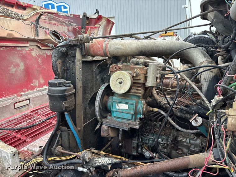 image for item FG0405 1992 International 4900 water truck
