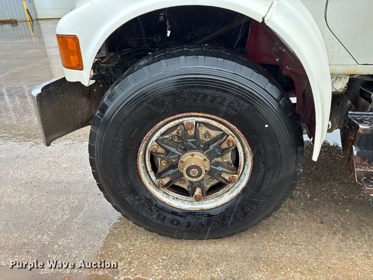 image for item FG0405 1992 International 4900 water truck