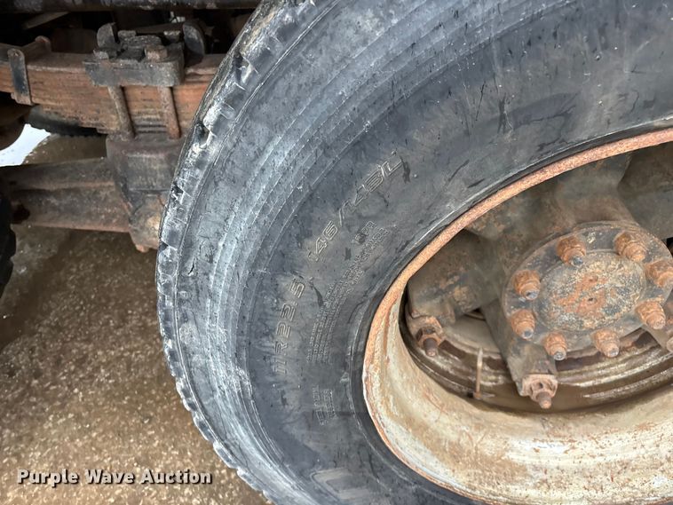 image for item FG0405 1992 International 4900 water truck