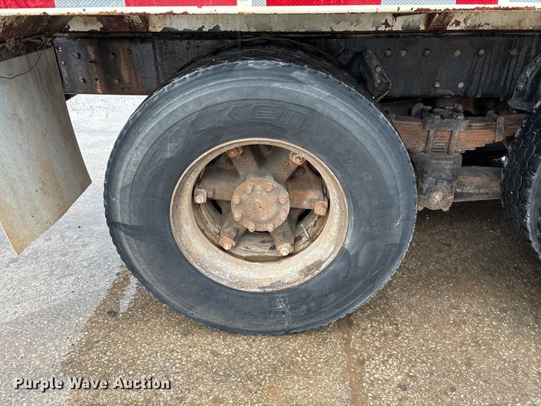 image for item FG0405 1992 International 4900 water truck