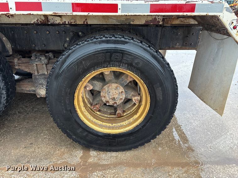 image for item FG0405 1992 International 4900 water truck