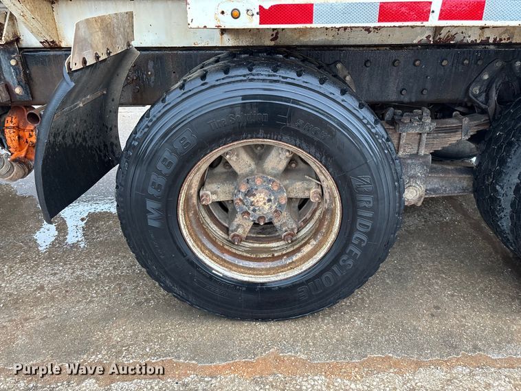 image for item FG0405 1992 International 4900 water truck