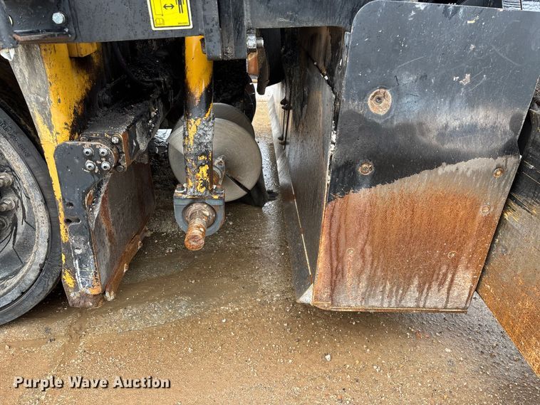 image for item FG0406 2014 Caterpillar AP-655D paver