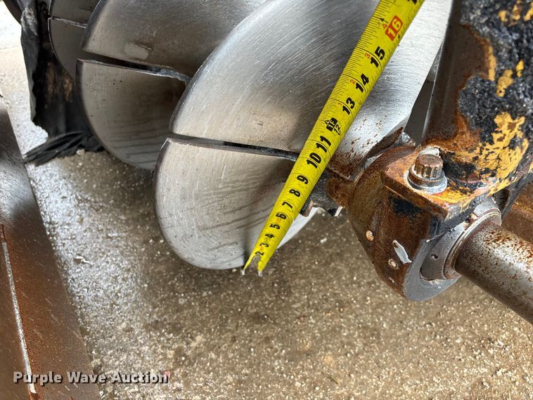 image for item FG0406 2014 Caterpillar AP-655D paver