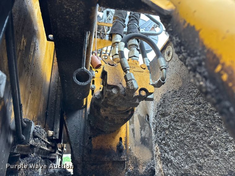 image for item FG0406 2014 Caterpillar AP-655D paver