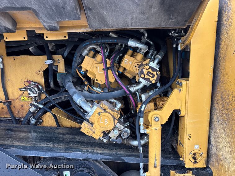 image for item FG0406 2014 Caterpillar AP-655D paver