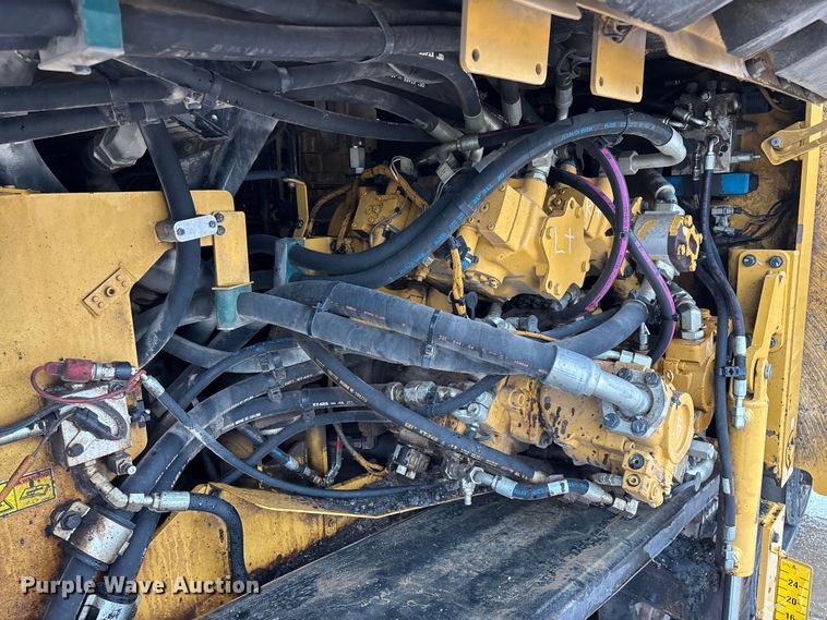 image for item FG0406 2014 Caterpillar AP-655D paver