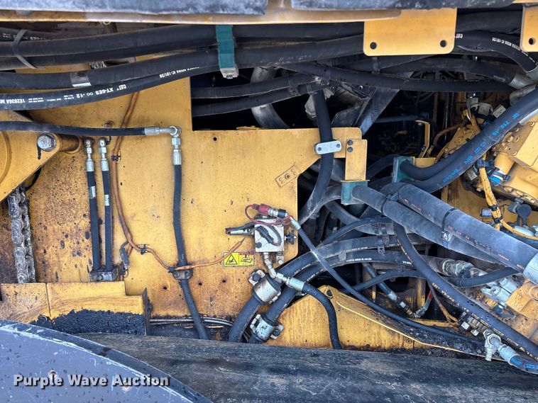 image for item FG0406 2014 Caterpillar AP-655D paver