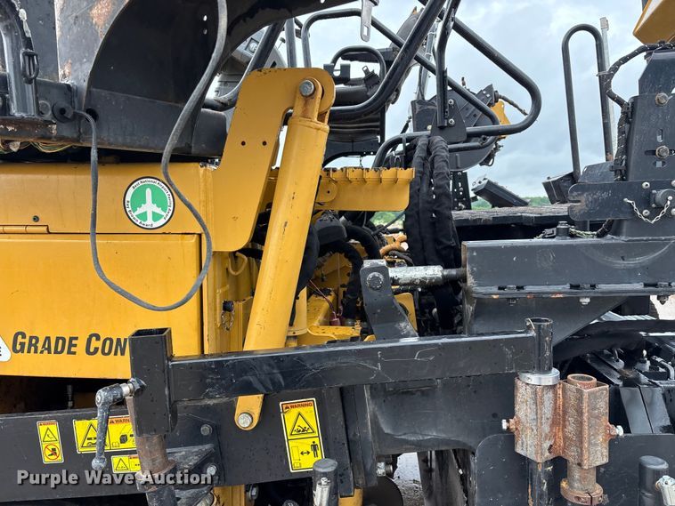 image for item FG0406 2014 Caterpillar AP-655D paver