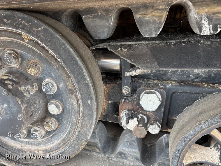 image for item FG0406 2014 Caterpillar AP-655D paver