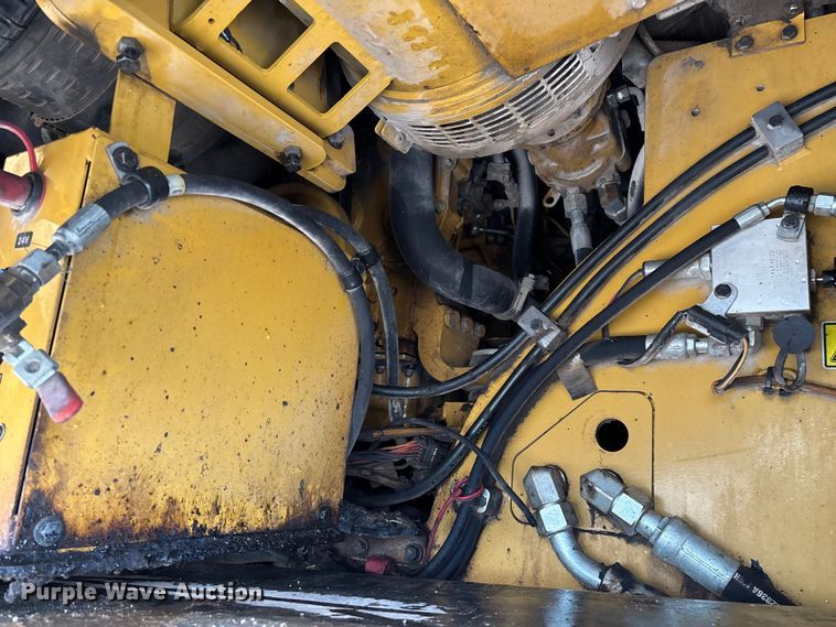 image for item FG0406 2014 Caterpillar AP-655D paver