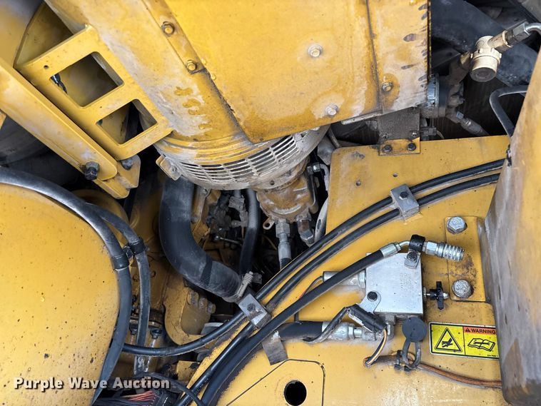 image for item FG0406 2014 Caterpillar AP-655D paver