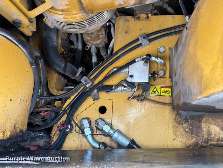 image for item FG0406 2014 Caterpillar AP-655D paver