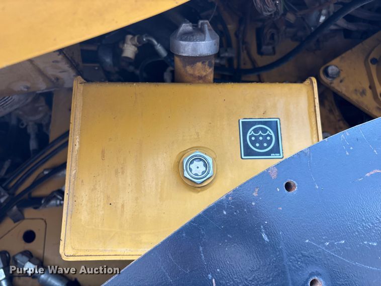 image for item FG0406 2014 Caterpillar AP-655D paver