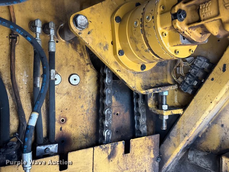 image for item FG0406 2014 Caterpillar AP-655D paver