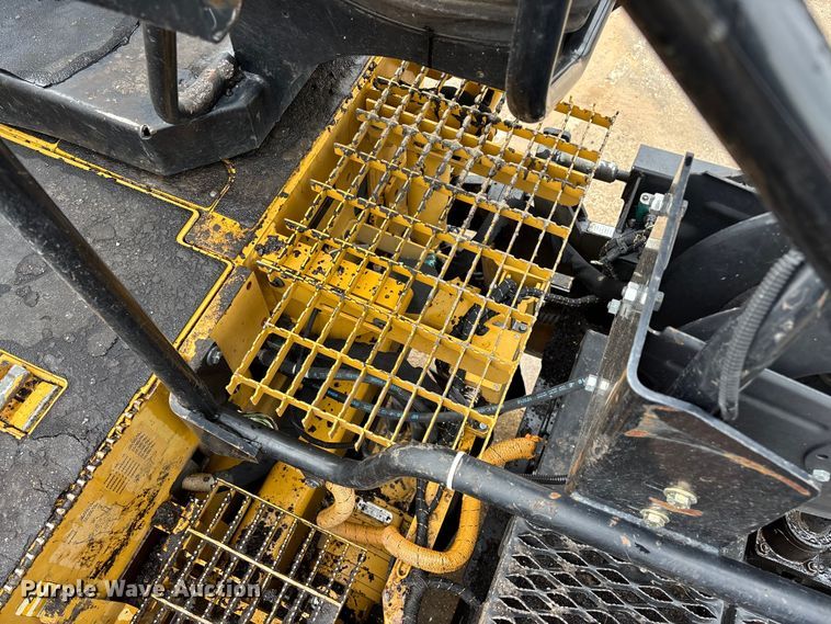 image for item FG0406 2014 Caterpillar AP-655D paver