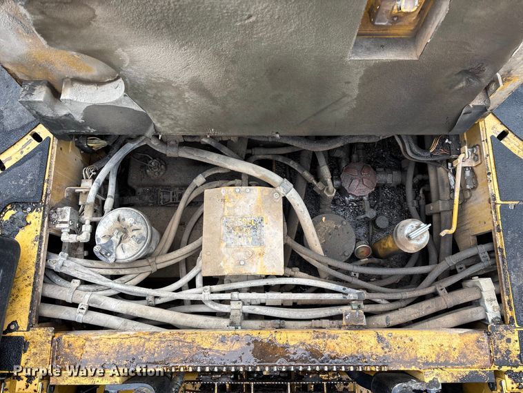 image for item FG0406 2014 Caterpillar AP-655D paver