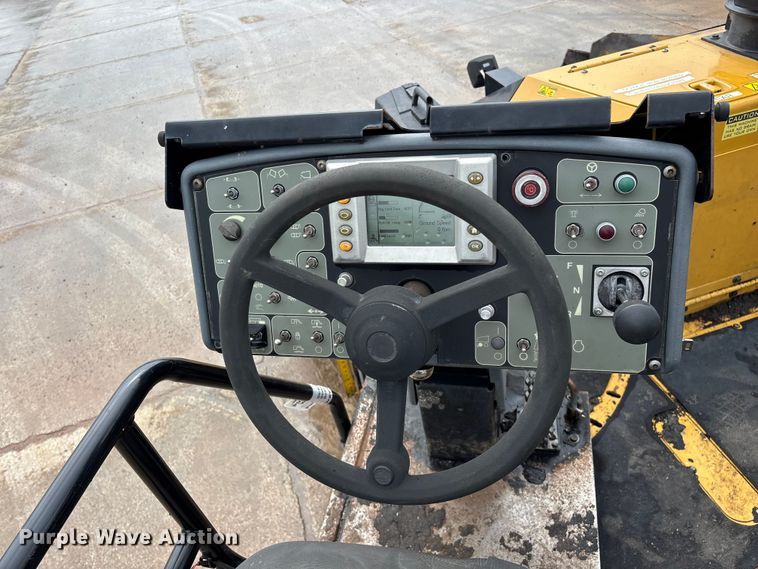 image for item FG0406 2014 Caterpillar AP-655D paver