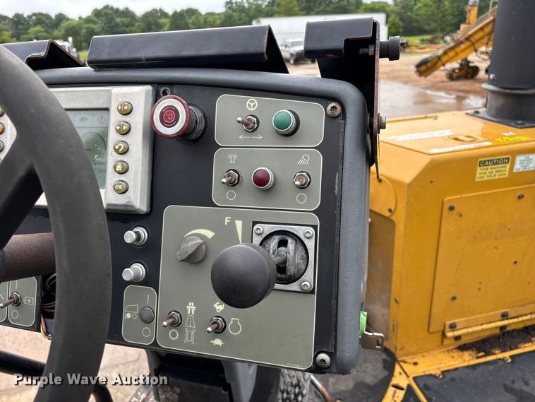 image for item FG0406 2014 Caterpillar AP-655D paver