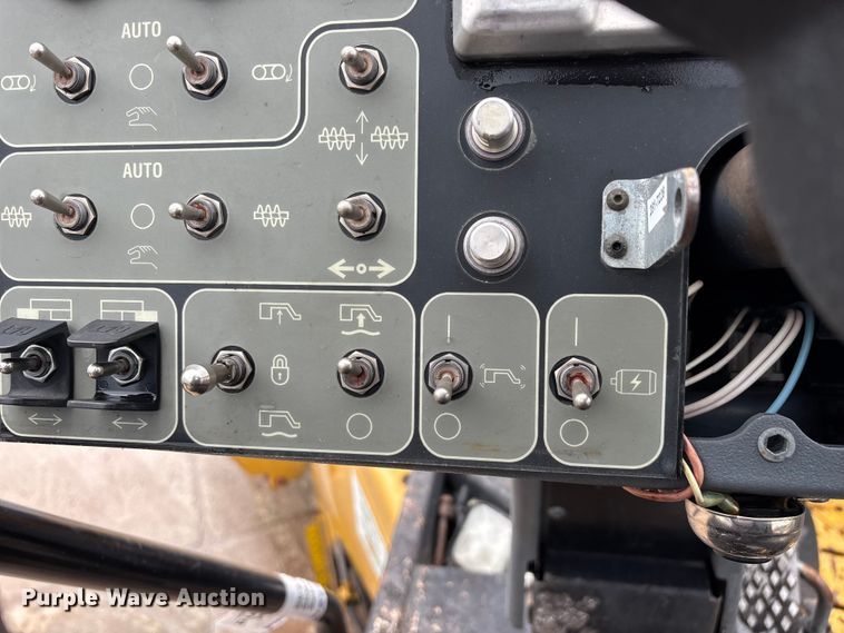 image for item FG0406 2014 Caterpillar AP-655D paver